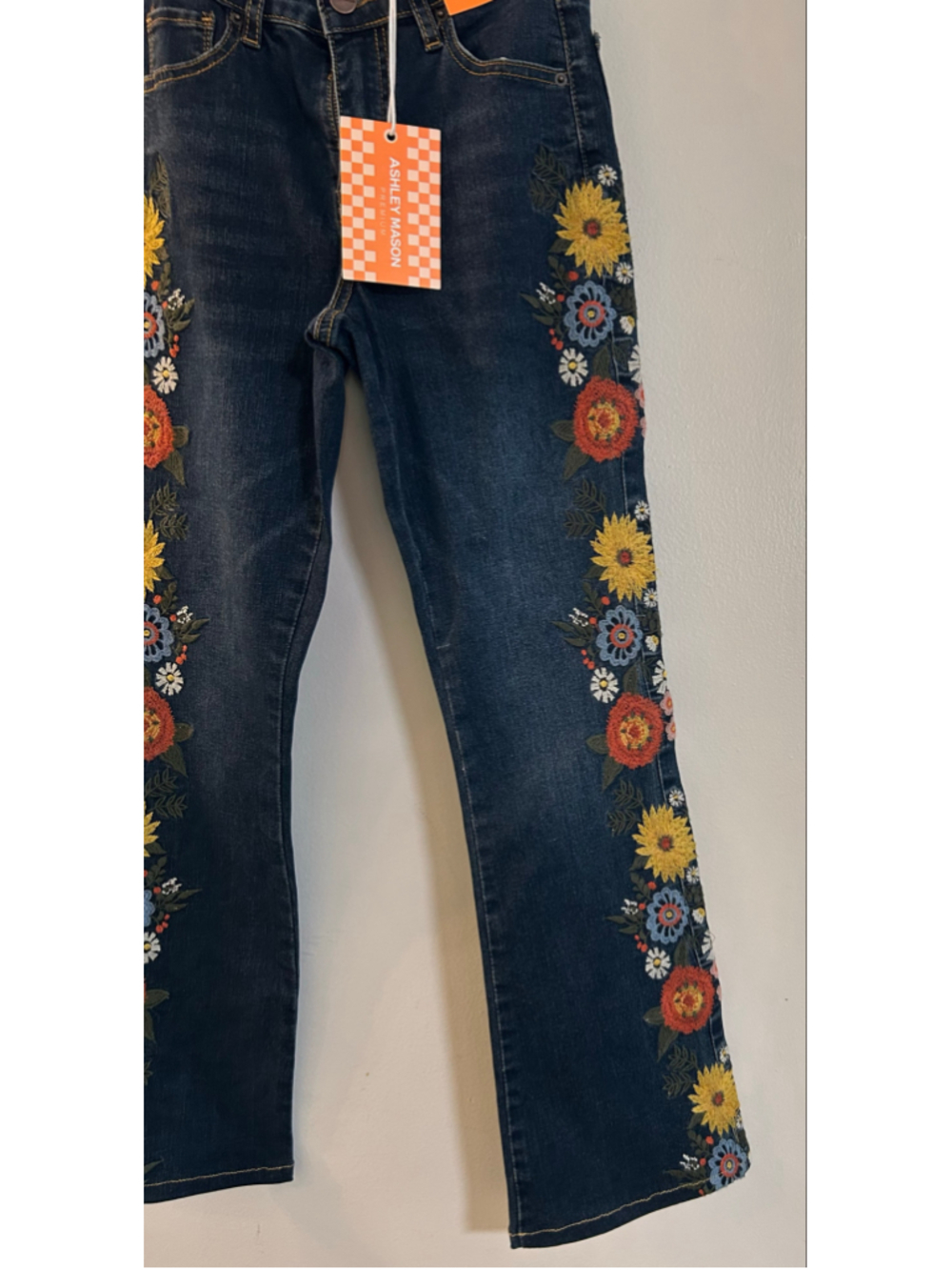 Ashley Mason Premium High Rise Bootcut Jeans Size 0/24 Floral Embroidered NWT - Picture 2 of 6